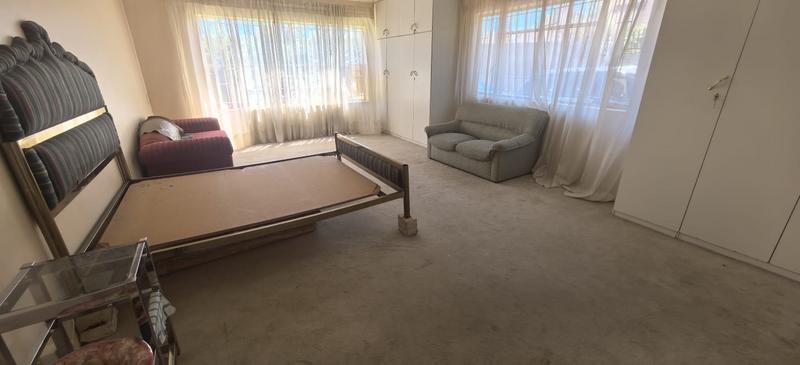 5 Bedroom Property for Sale in Fleurhof Gauteng