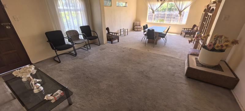 5 Bedroom Property for Sale in Fleurhof Gauteng