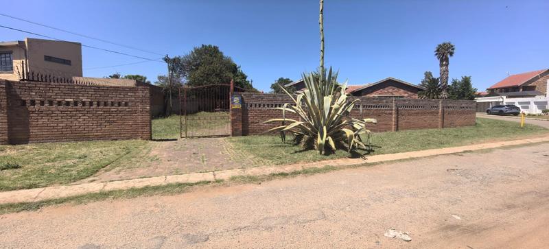 5 Bedroom Property for Sale in Fleurhof Gauteng