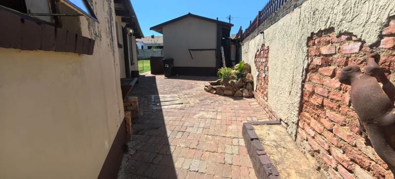 4 Bedroom Property for Sale in Mindalore Gauteng