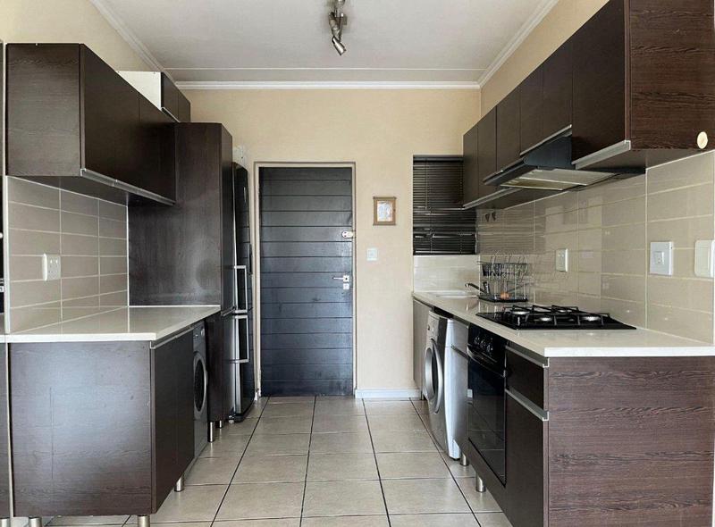 To Let 2 Bedroom Property for Rent in Greenstone Hill Gauteng