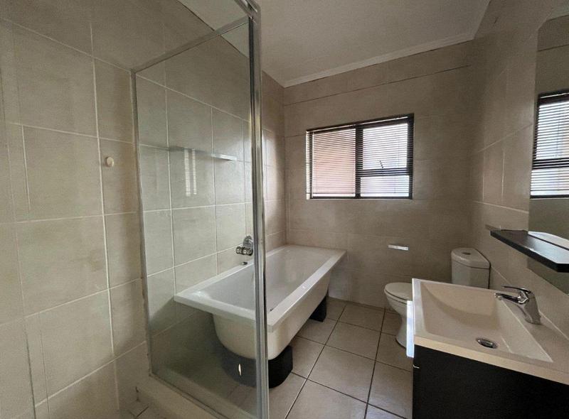 To Let 2 Bedroom Property for Rent in Greenstone Hill Gauteng