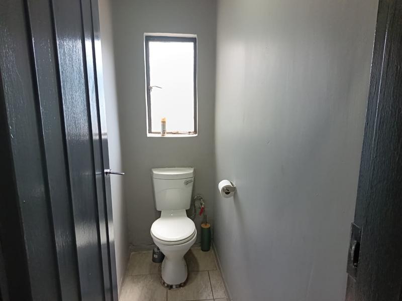 To Let 2 Bedroom Property for Rent in Booysens Gauteng