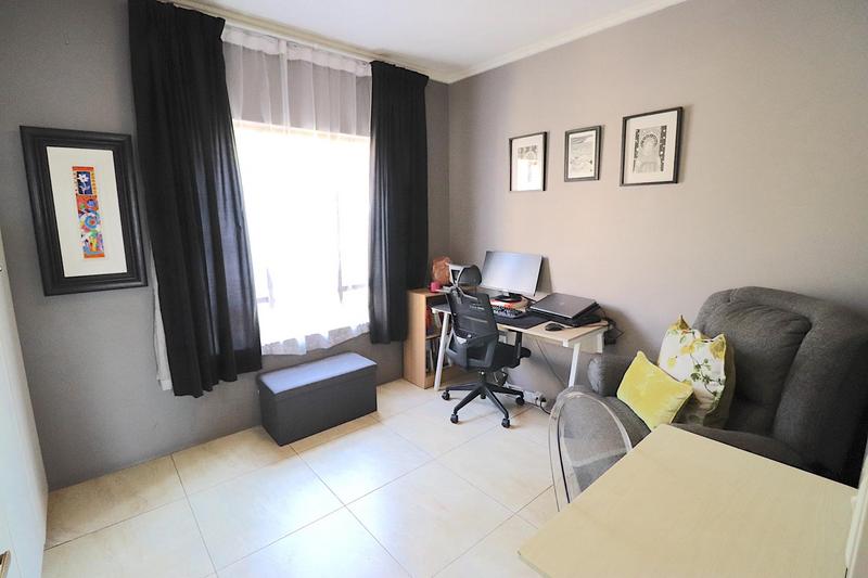 To Let 2 Bedroom Property for Rent in Lonehill Gauteng