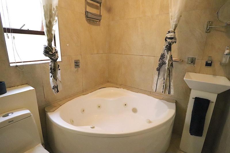 To Let 2 Bedroom Property for Rent in Lonehill Gauteng