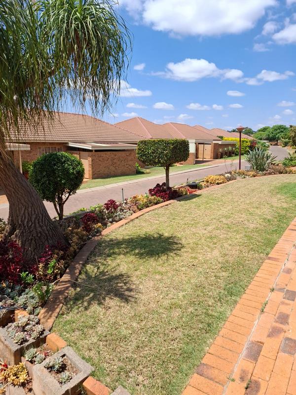 2 Bedroom Property for Sale in Faerie Glen Gauteng