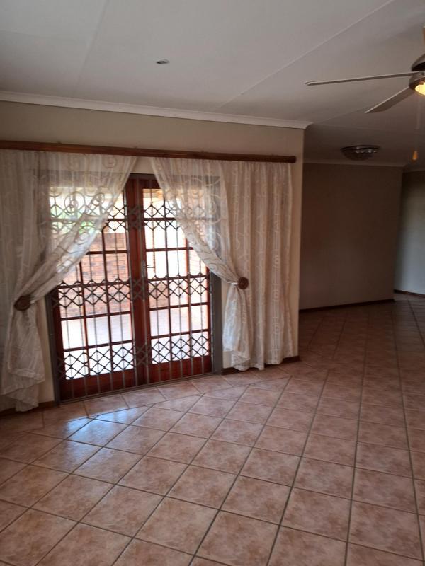2 Bedroom Property for Sale in Faerie Glen Gauteng