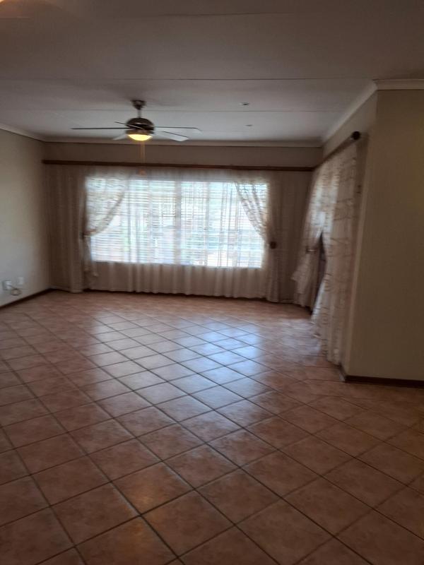 2 Bedroom Property for Sale in Faerie Glen Gauteng