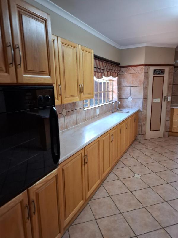 2 Bedroom Property for Sale in Faerie Glen Gauteng