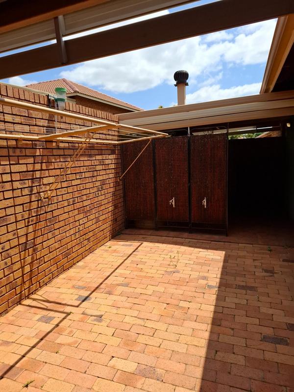 2 Bedroom Property for Sale in Faerie Glen Gauteng