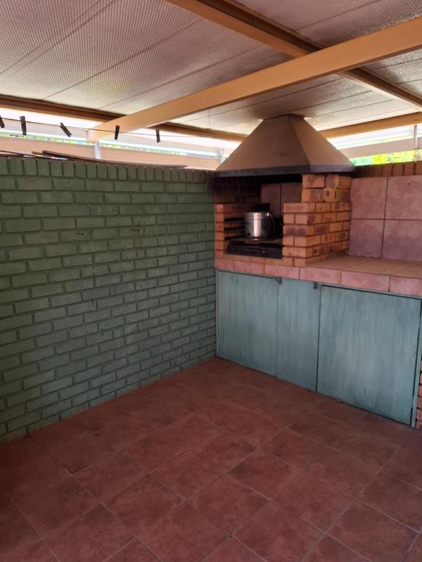 2 Bedroom Property for Sale in Faerie Glen Gauteng