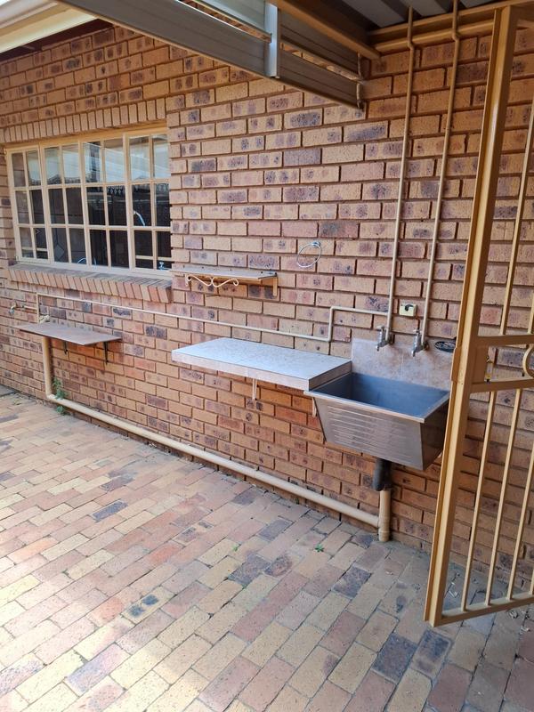 2 Bedroom Property for Sale in Faerie Glen Gauteng
