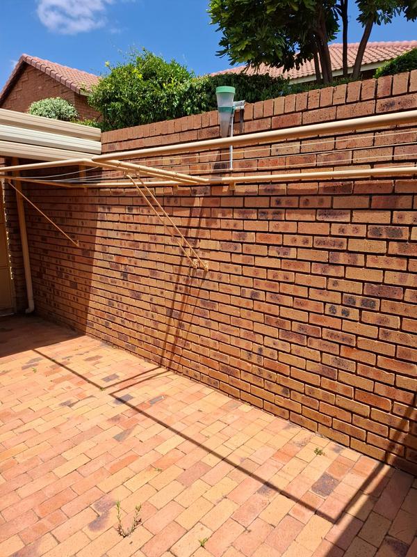 2 Bedroom Property for Sale in Faerie Glen Gauteng