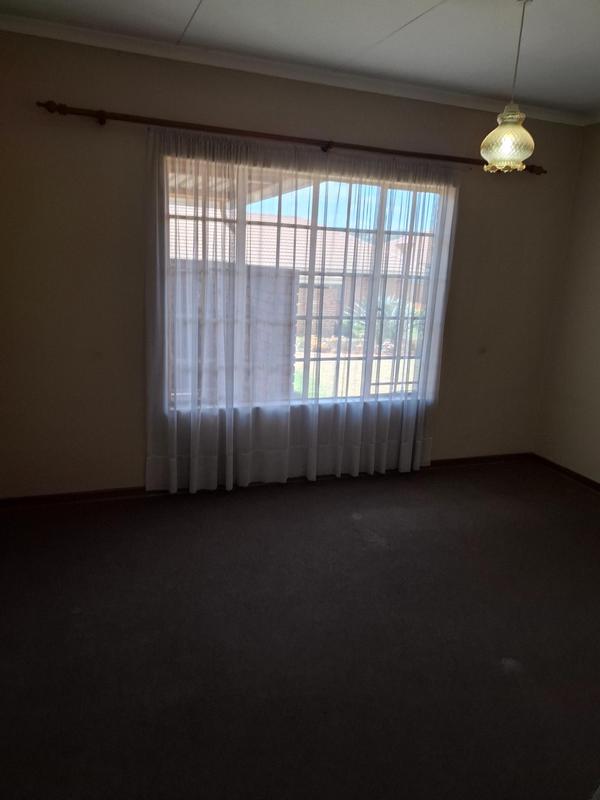 2 Bedroom Property for Sale in Faerie Glen Gauteng