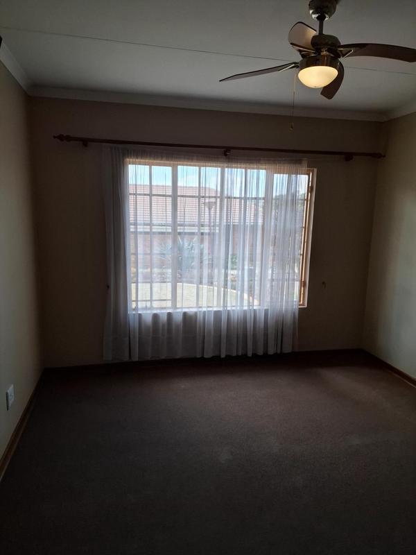 2 Bedroom Property for Sale in Faerie Glen Gauteng