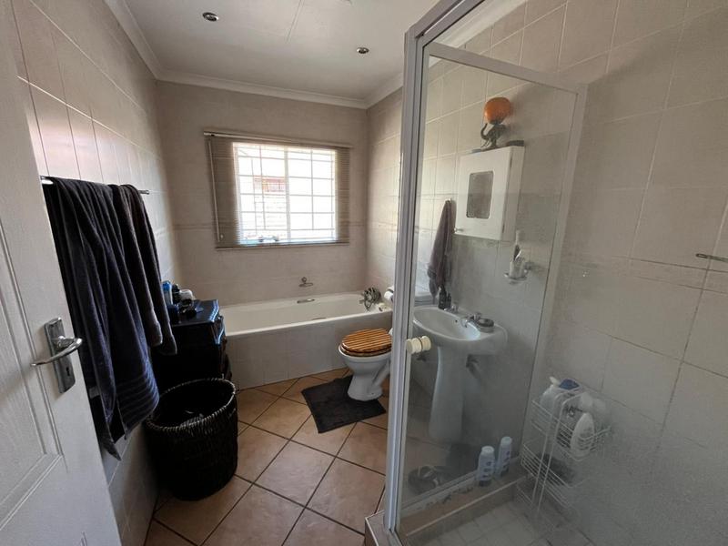 2 Bedroom Property for Sale in Magalieskruin Gauteng