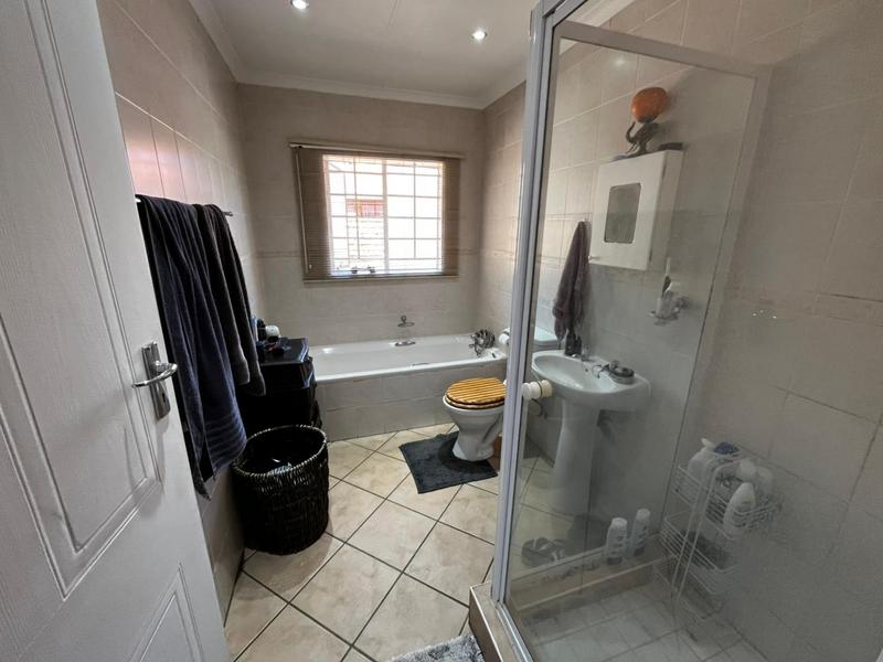 2 Bedroom Property for Sale in Magalieskruin Gauteng