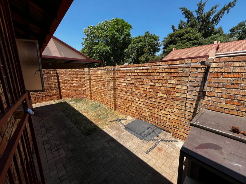 2 Bedroom Property for Sale in Magalieskruin Gauteng