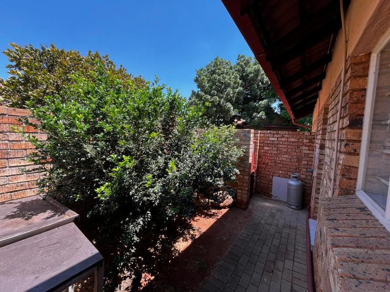 2 Bedroom Property for Sale in Magalieskruin Gauteng