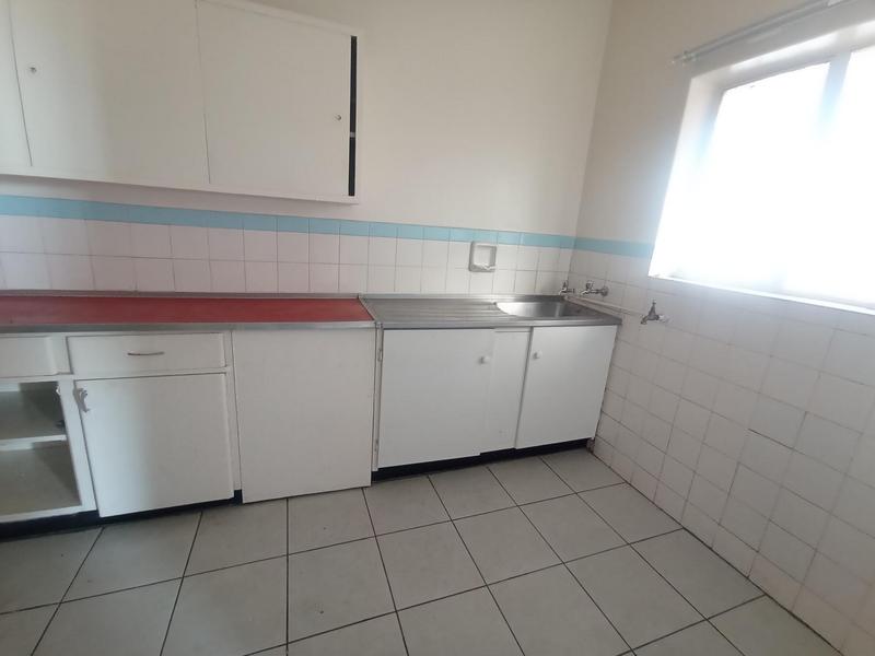 To Let 2 Bedroom Property for Rent in Florida Lake Gauteng