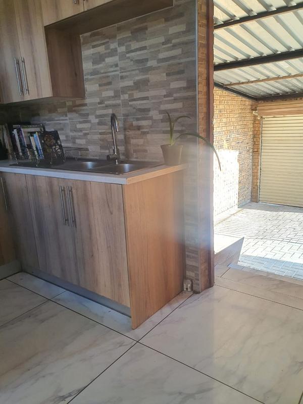 2 Bedroom Property for Sale in Honeypark Gauteng