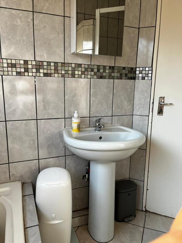 2 Bedroom Property for Sale in Mondeor Gauteng