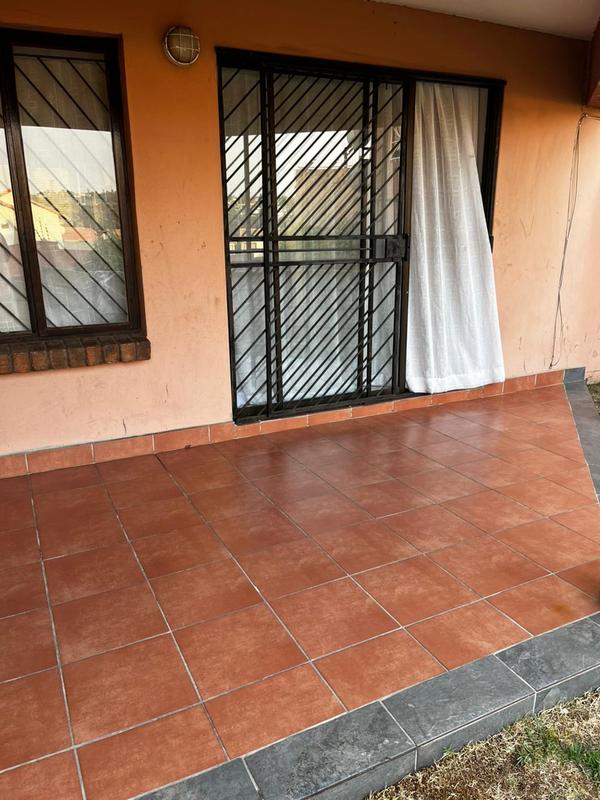 2 Bedroom Property for Sale in Mondeor Gauteng