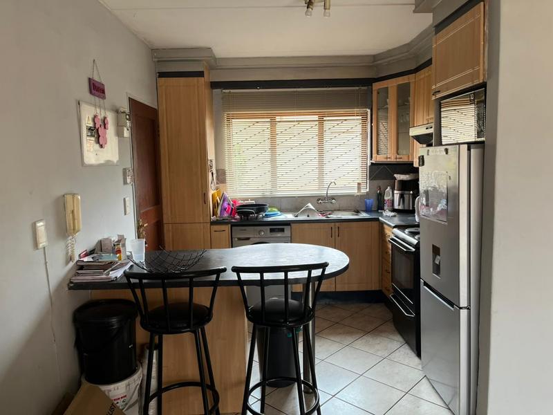 2 Bedroom Property for Sale in Mondeor Gauteng