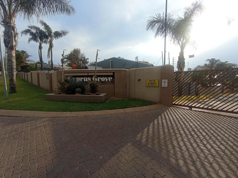 2 Bedroom Property for Sale in Helderkruin Gauteng