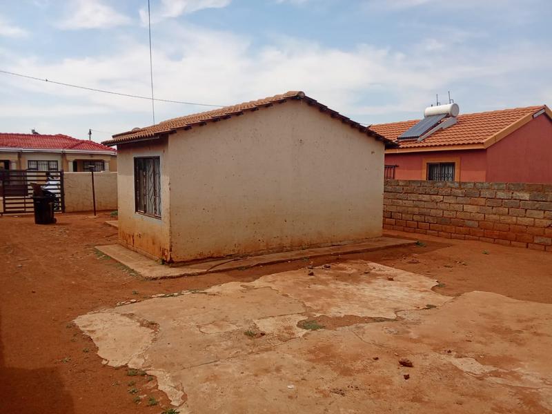 2 Bedroom Property for Sale in Zonkezizwe Gauteng