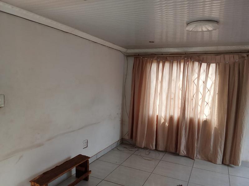 2 Bedroom Property for Sale in Zonkezizwe Gauteng