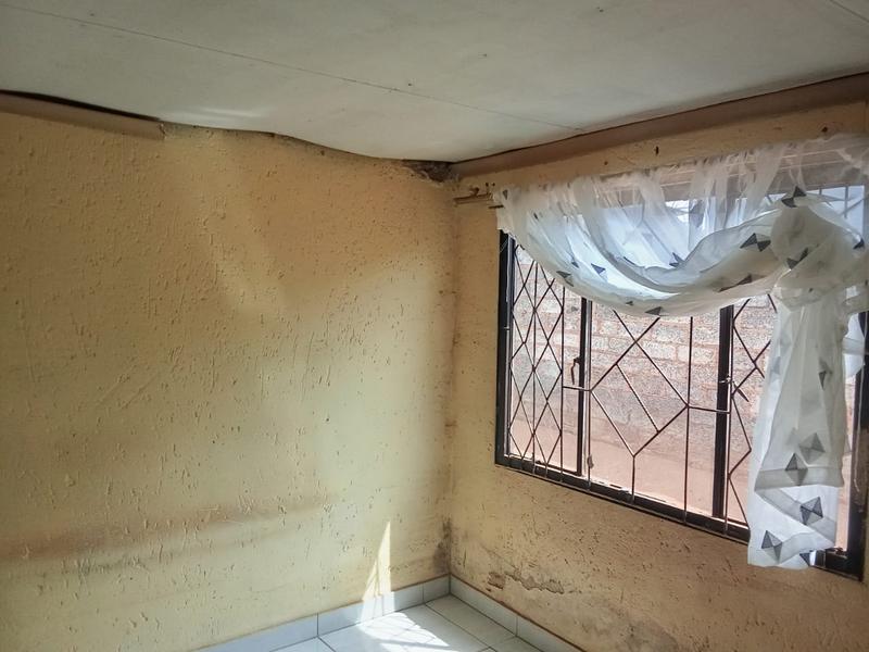 2 Bedroom Property for Sale in Zonkezizwe Gauteng
