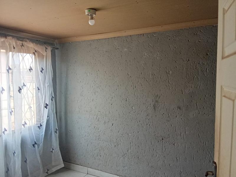 2 Bedroom Property for Sale in Zonkezizwe Gauteng