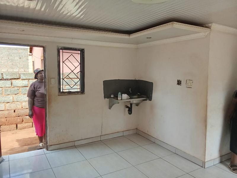 2 Bedroom Property for Sale in Zonkezizwe Gauteng
