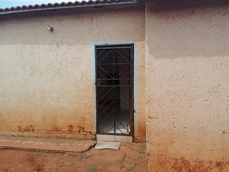 2 Bedroom Property for Sale in Zonkezizwe Gauteng