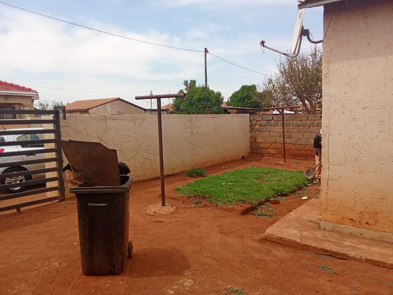 2 Bedroom Property for Sale in Zonkezizwe Gauteng