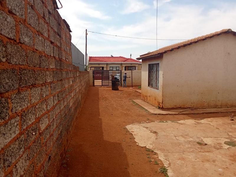 2 Bedroom Property for Sale in Zonkezizwe Gauteng