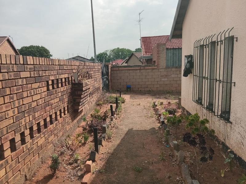 3 Bedroom Property for Sale in Diepkloof Gauteng