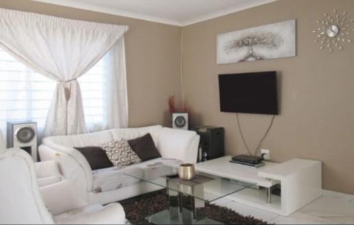 5 Bedroom Property for Sale in Protea Glen Gauteng