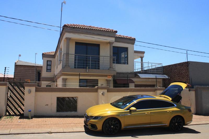 To Let 4 Bedroom Property for Rent in Clayville Gauteng