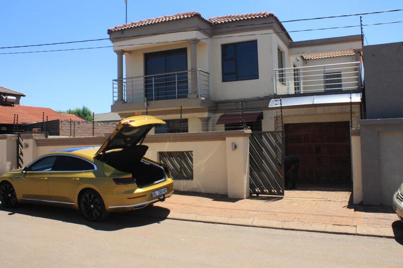 To Let 4 Bedroom Property for Rent in Clayville Gauteng