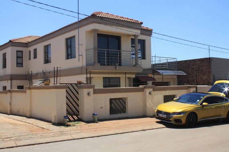 To Let 4 Bedroom Property for Rent in Clayville Gauteng