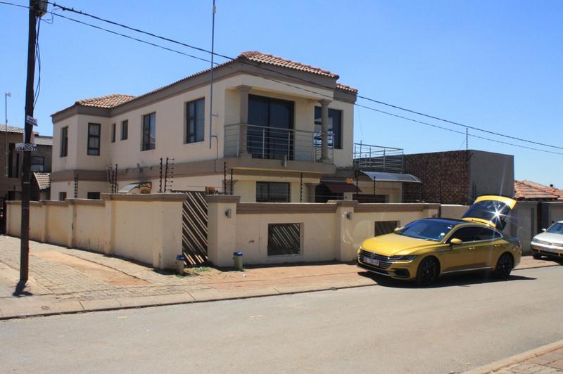 To Let 4 Bedroom Property for Rent in Clayville Gauteng