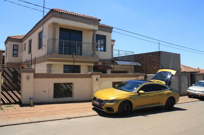 To Let 4 Bedroom Property for Rent in Clayville Gauteng