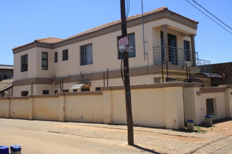 To Let 4 Bedroom Property for Rent in Clayville Gauteng