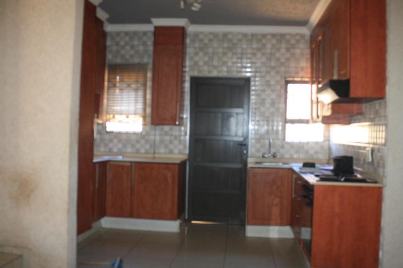 To Let 4 Bedroom Property for Rent in Clayville Gauteng