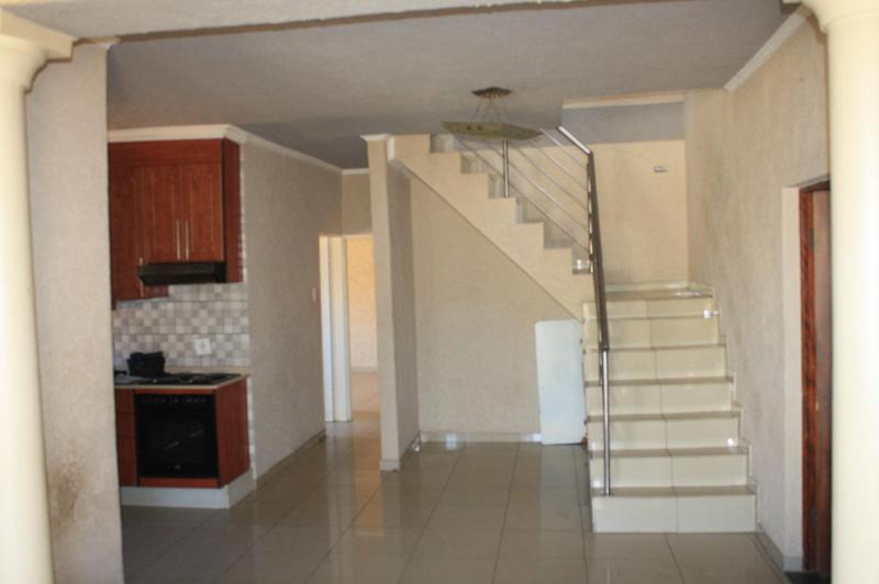 To Let 4 Bedroom Property for Rent in Clayville Gauteng