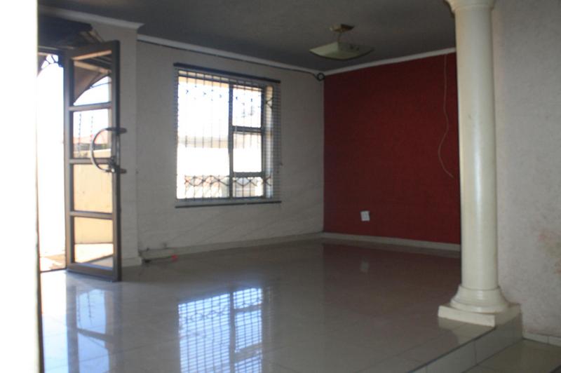 To Let 4 Bedroom Property for Rent in Clayville Gauteng