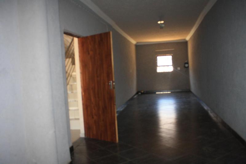 To Let 4 Bedroom Property for Rent in Clayville Gauteng