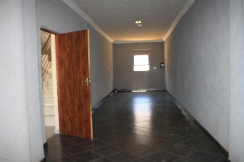 To Let 4 Bedroom Property for Rent in Clayville Gauteng